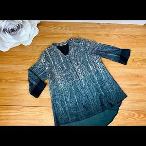 Soft Surroundings V neck Gray White Black Ombre Print Tunic Shirt Petite small